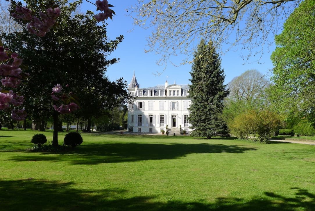 Spacious 18th Century Manor House with 8 Bedrooms 5