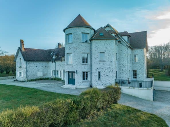 Magnificent 15th Century Manor With Panoramic Views — in France