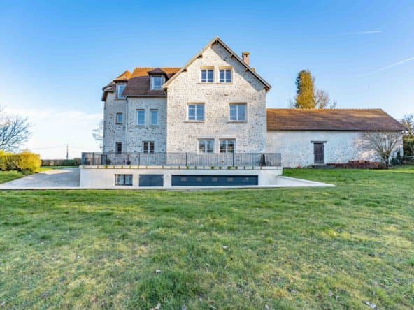 Magnificent 15th Century Manor With Panoramic Views 3