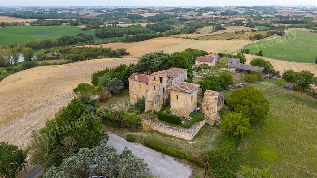 Historic 12th Century Castle With Stunning Views 3