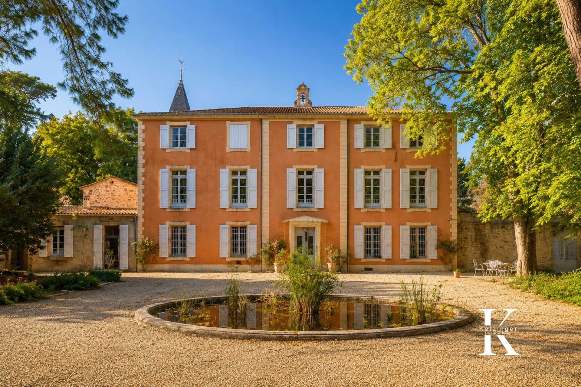 Exceptional Château With High-End Features And Expansive Grounds 2