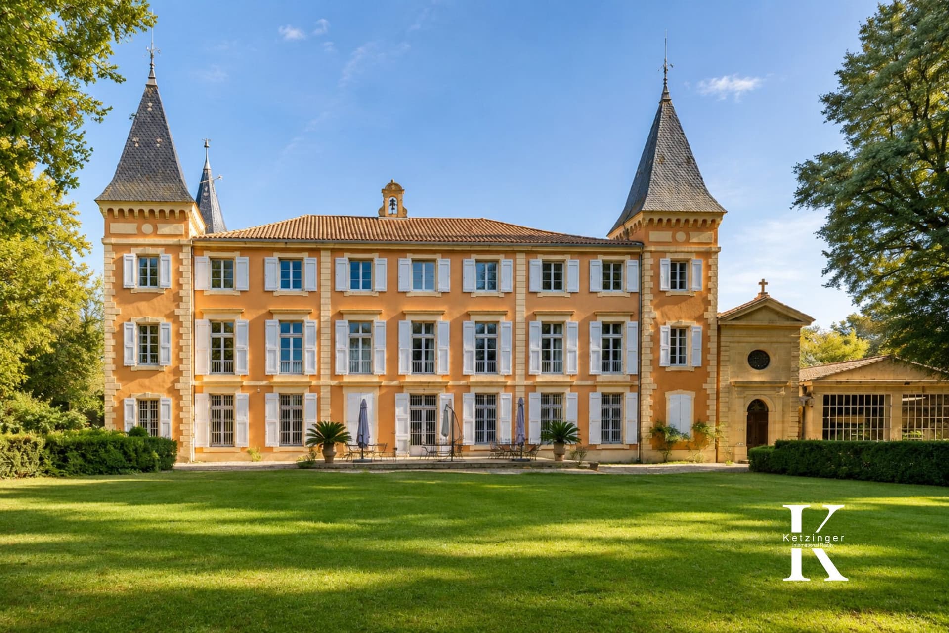 Exceptional Château With High-End Features And Expansive Grounds 3