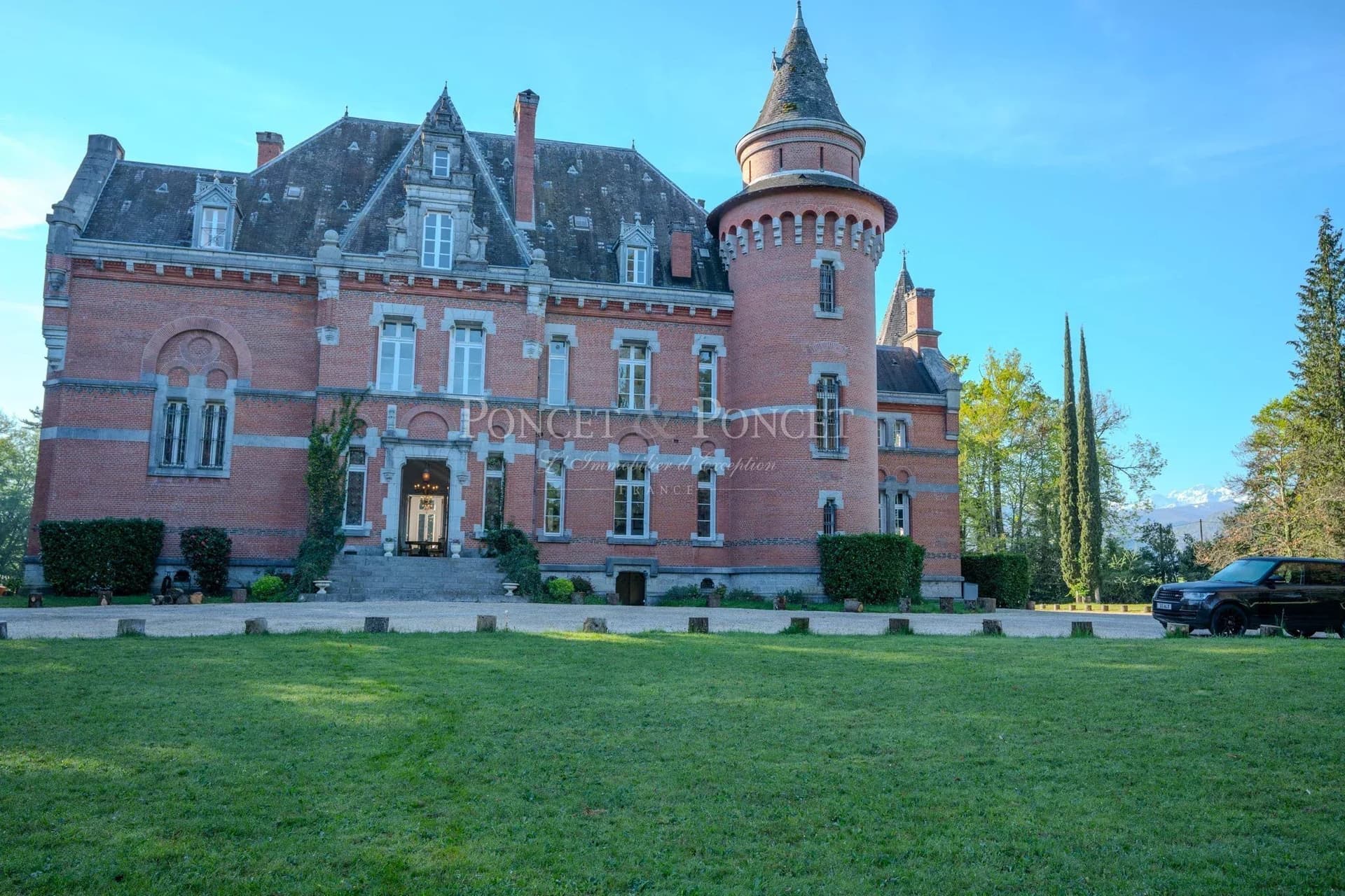 19th Century Château With 14 Bedrooms And 31 Hectares Of Parkland 2