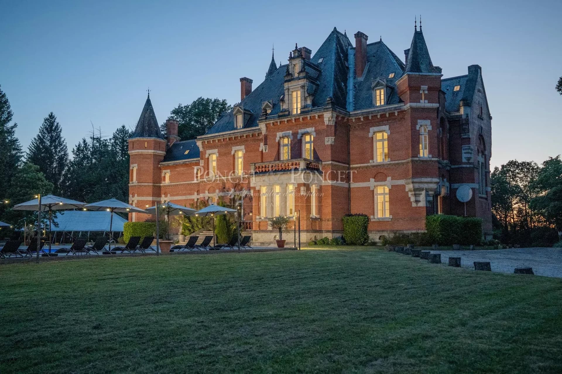 19th Century Château With 14 Bedrooms And 31 Hectares Of Parkland 4
