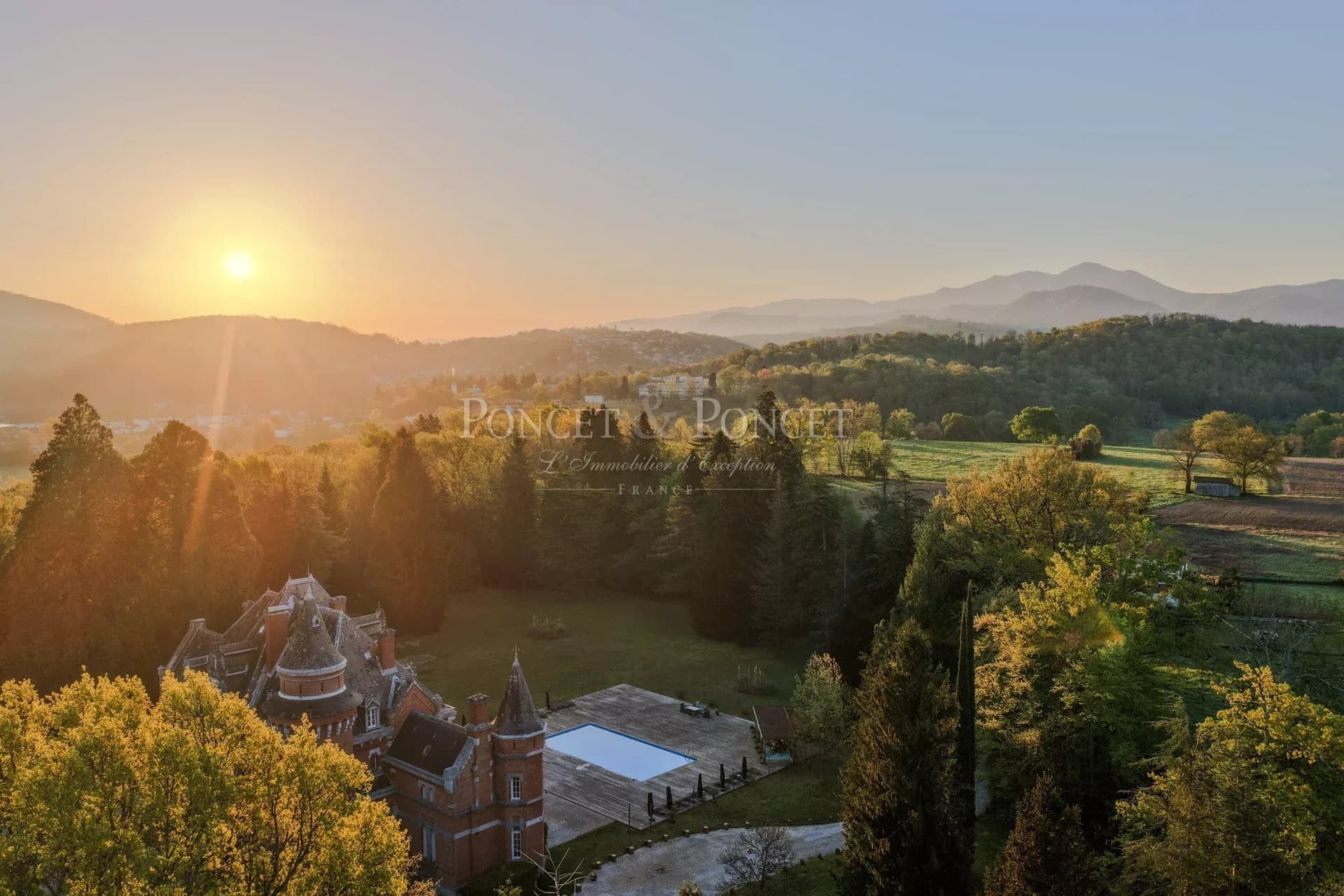 19th Century Château With 14 Bedrooms And 31 Hectares Of Parkland 5