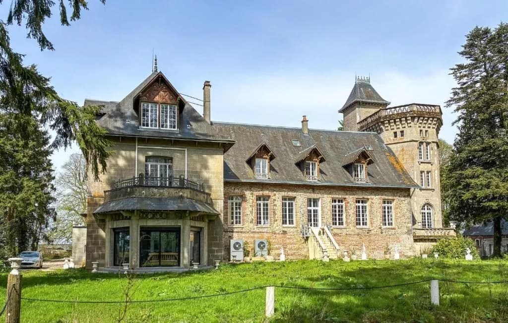 Characterful Château With 16 Bedrooms And Expansive Park