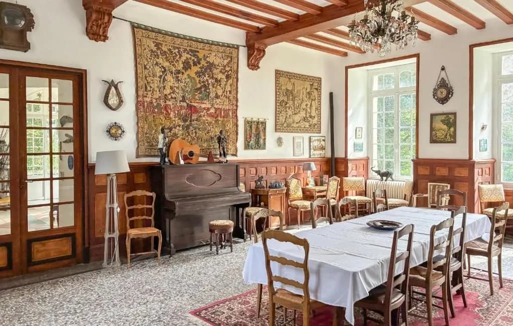 Characterful Château With 16 Bedrooms And Expansive Park 3