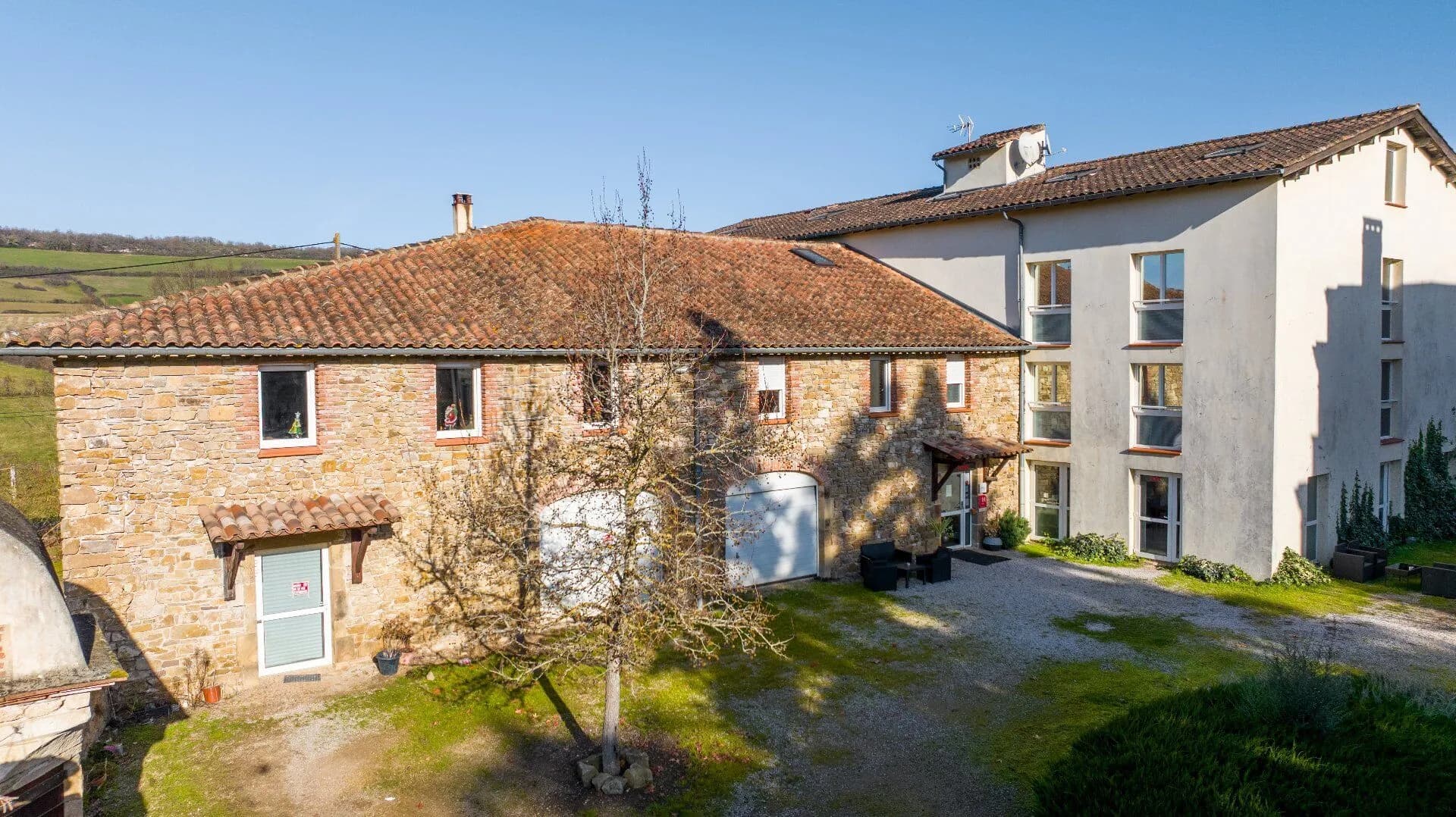 Elegant 19th Century Château With Reception Halls And Hotel 2