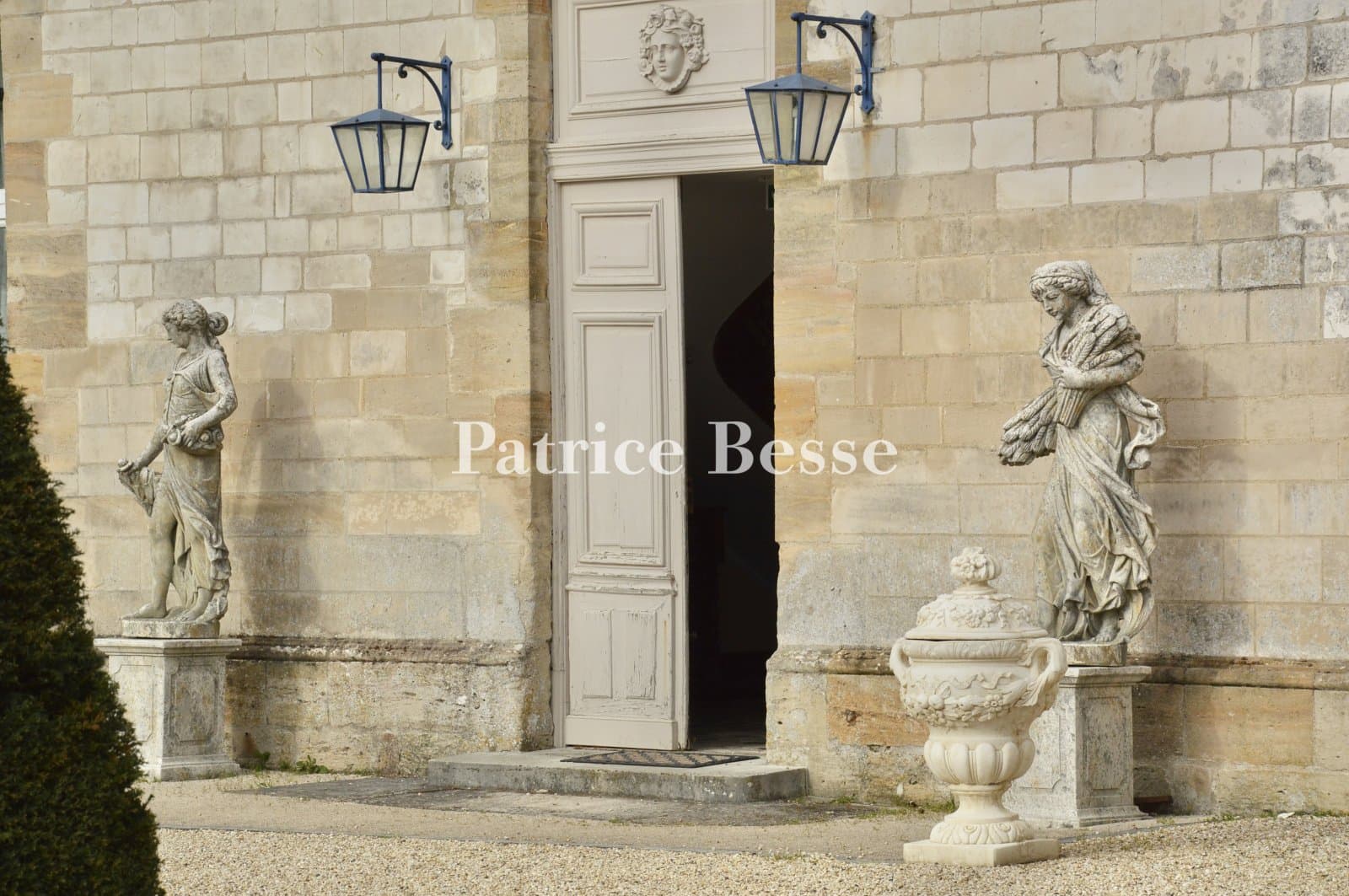 Historic 17th Century Château With Moat And Formal Garden 3