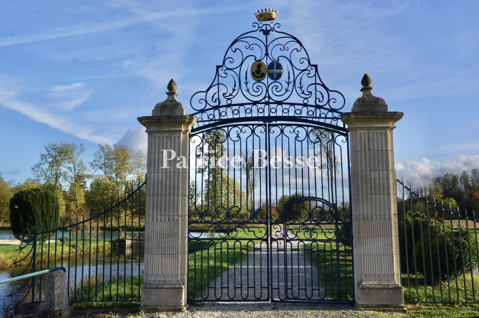 Historic 17th Century Château With Moat And Formal Garden 4