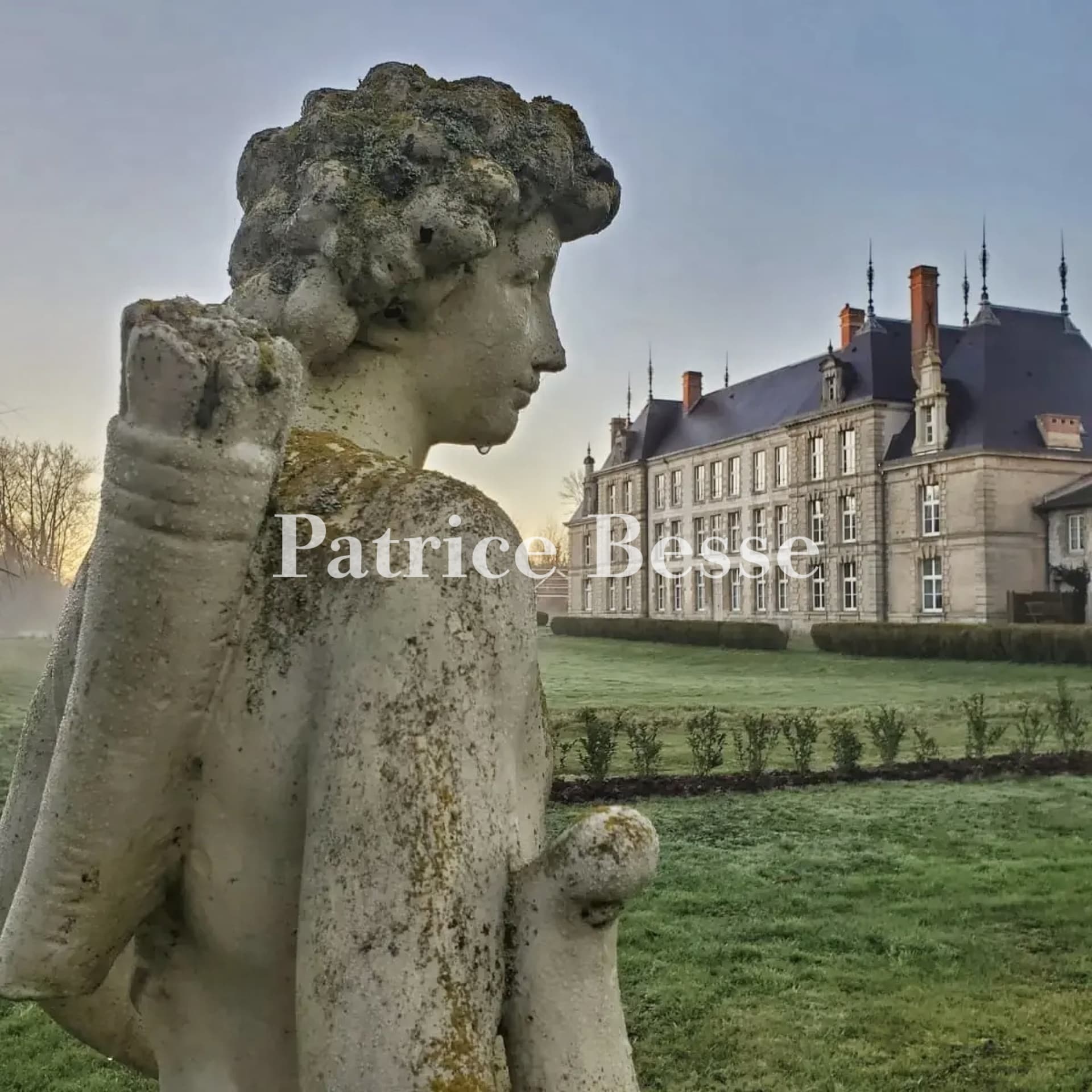 Historic 17th Century Château With Moat And Formal Garden 5