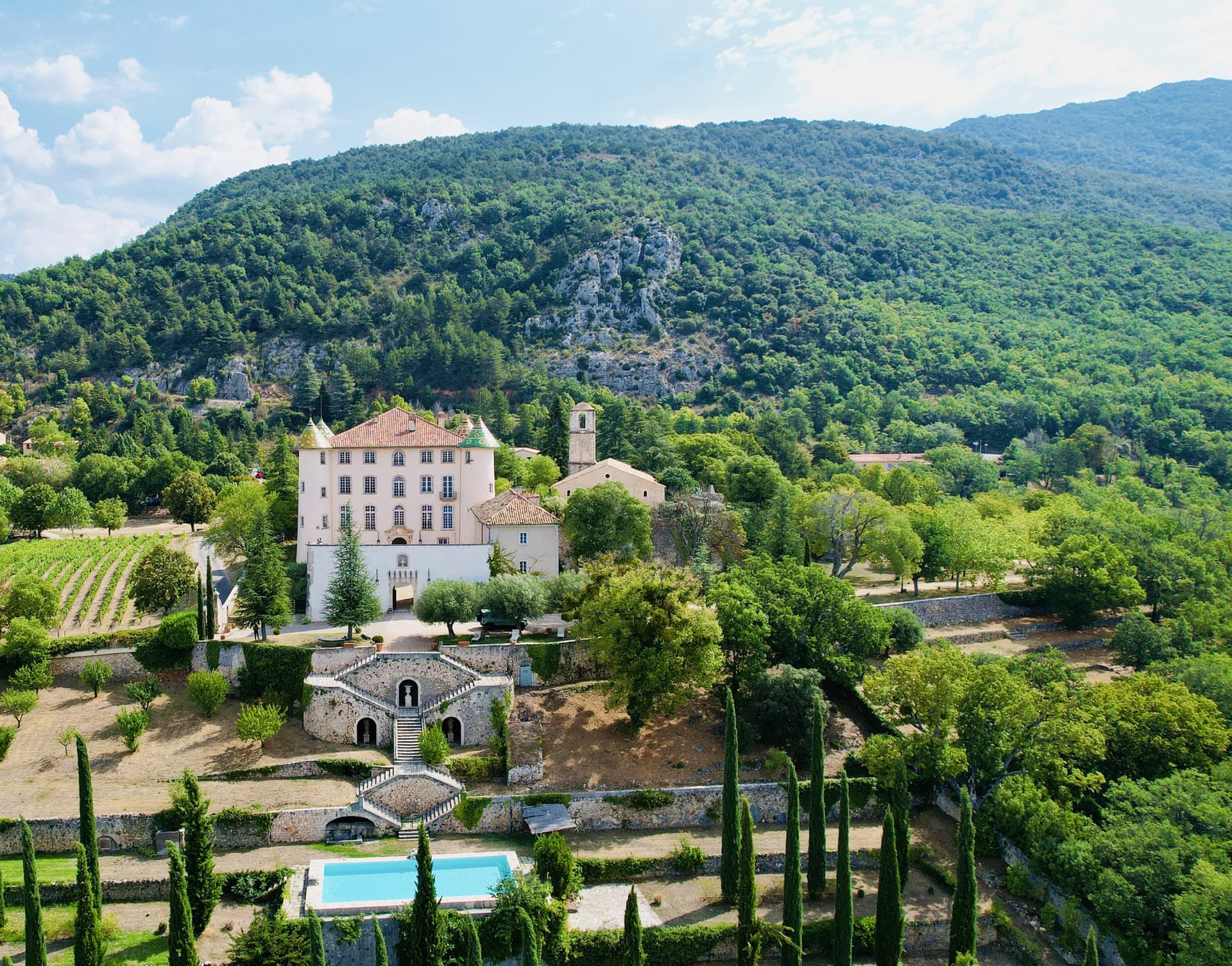 Exceptional 17th Century Château With Panoramic Views And Heated Swimming Pool 3