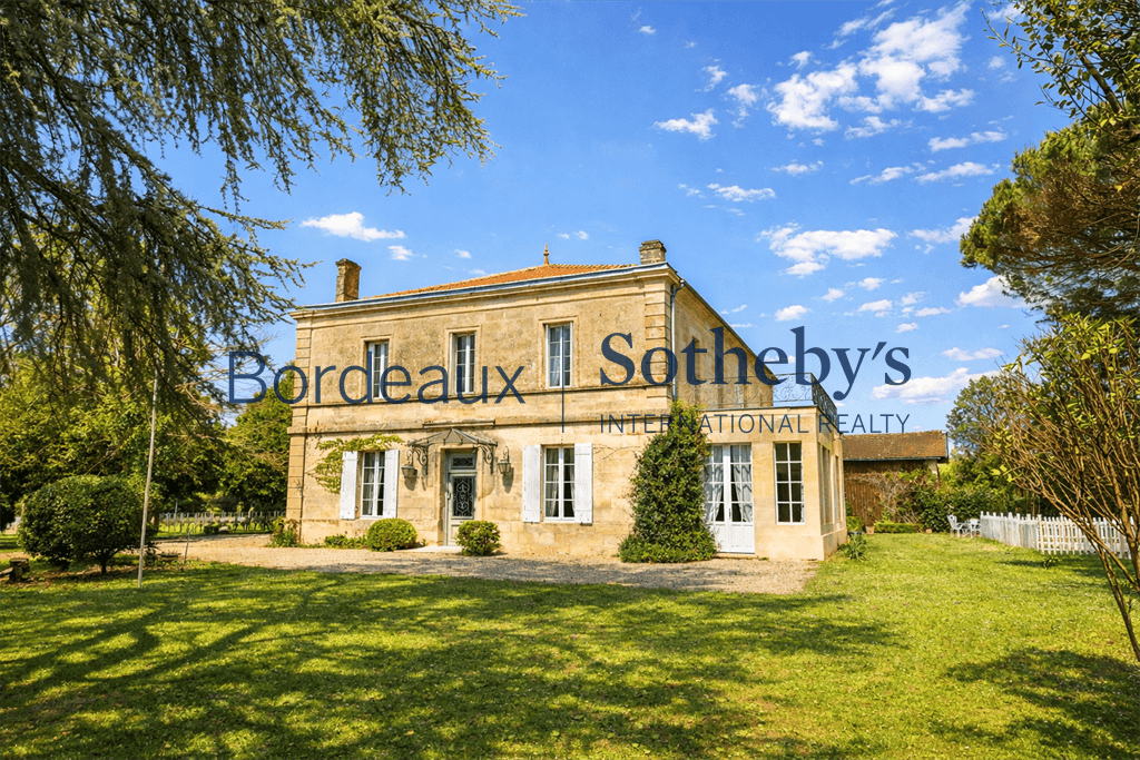 Elegant Castle Estate With Vineyard Views And Swimming Pool 2