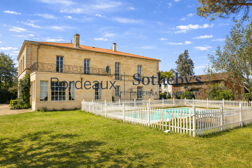 Elegant Castle Estate With Vineyard Views And Swimming Pool 3