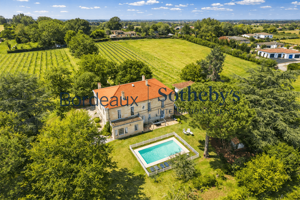 Elegant Castle Estate With Vineyard Views And Swimming Pool 5