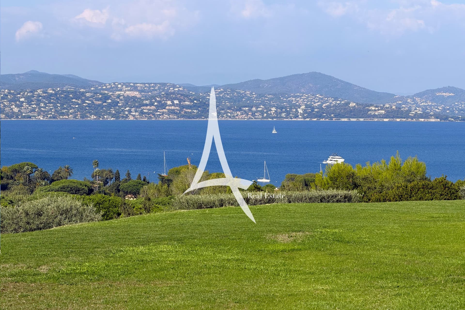 Exceptional Villa With Panoramic Sea View In Saint-Tropez 2