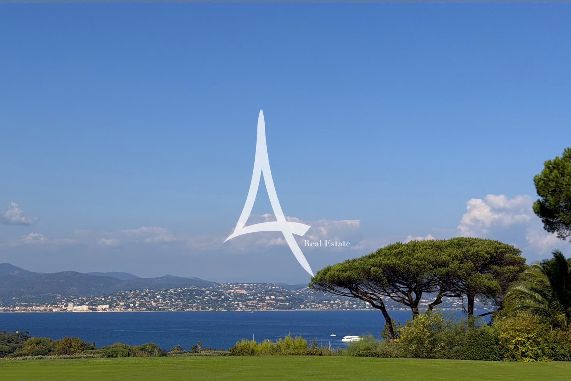 Exceptional Villa With Panoramic Sea View In Saint-Tropez 3