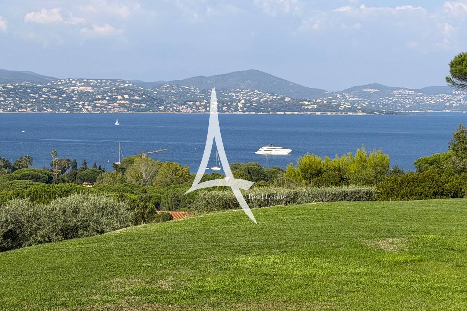 Exceptional Villa With Panoramic Sea View In Saint-Tropez 5