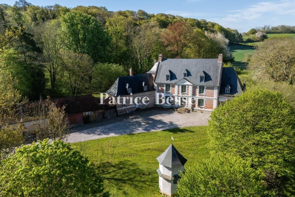 17th Century Château Near The Bay Of Somme With Park And Outbuildings 2