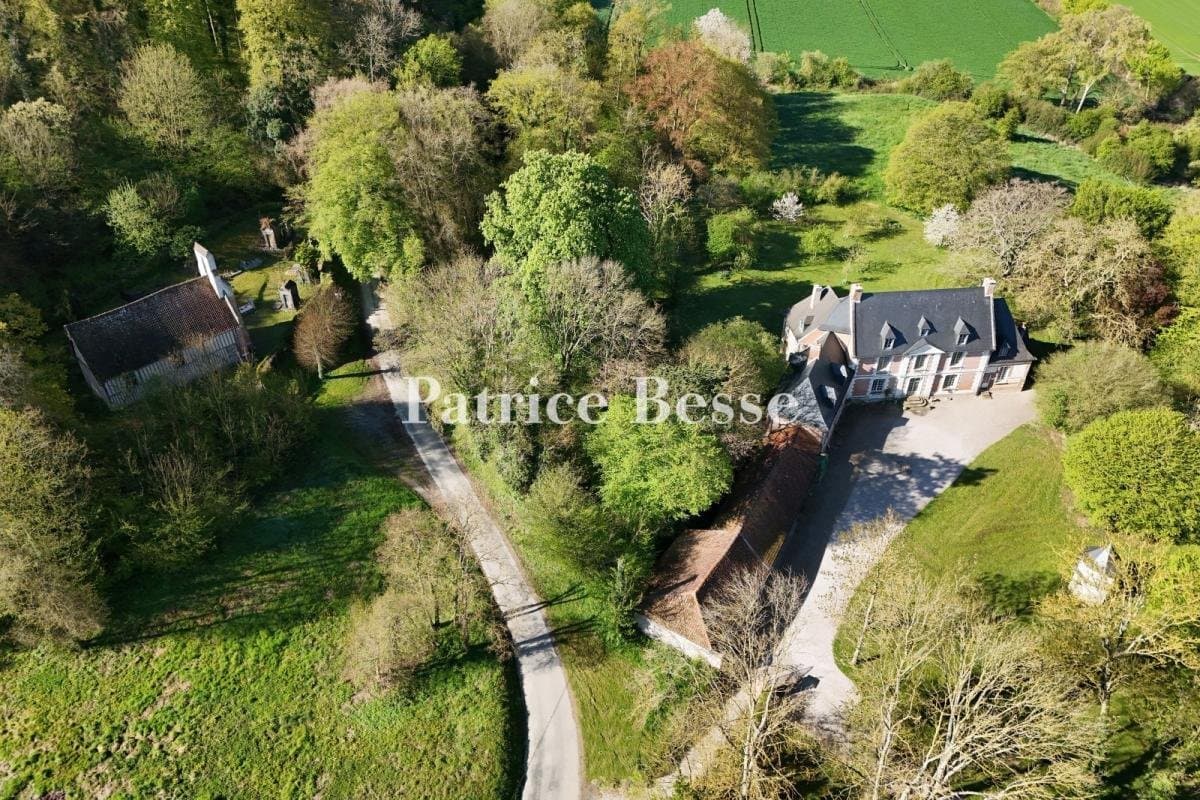 17th Century Château Near The Bay Of Somme With Park And Outbuildings 3