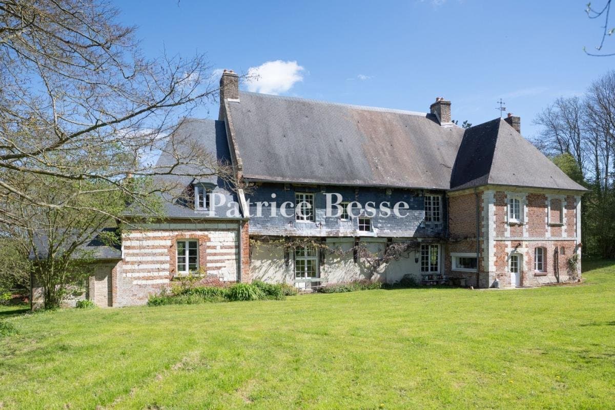 17th Century Château Near The Bay Of Somme With Park And Outbuildings 4
