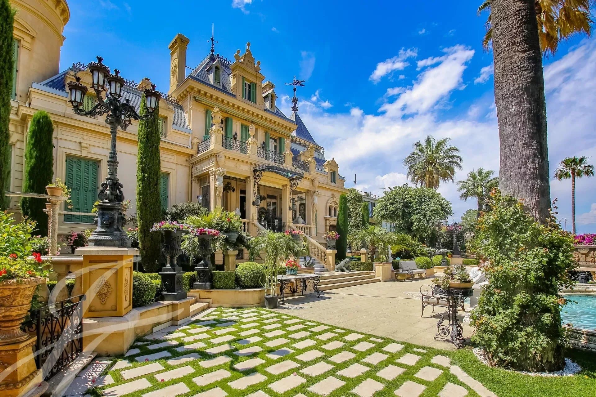 Laval Castle: A Unique 19th Century Property with Pool and Guest House 3