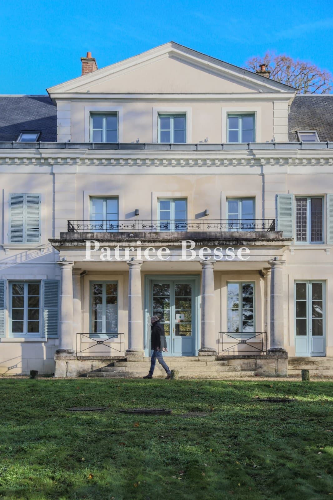 Neo-Palladian Château Set in 9 Hectares of Lush Grounds 3