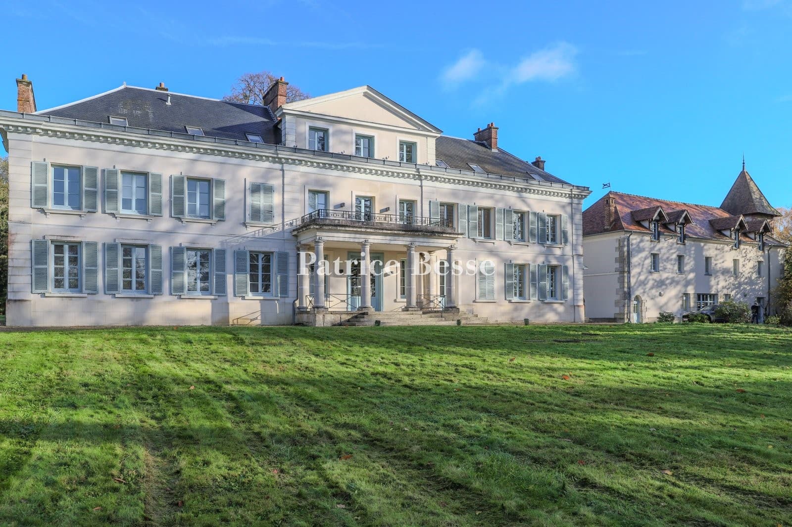 Neo-Palladian Château Set in 9 Hectares of Lush Grounds 4
