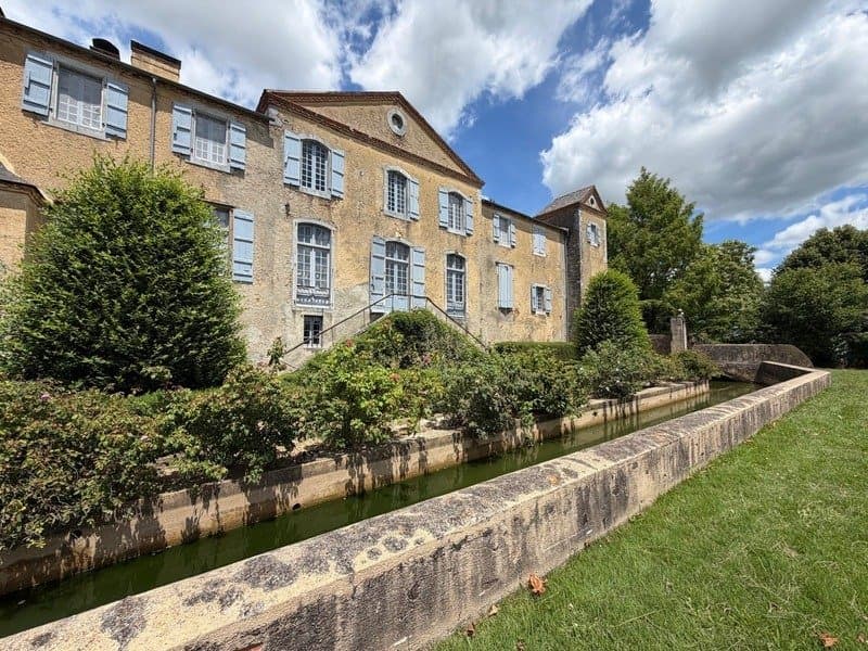 Refined 18th Century Château With Formal Gardens And Guest Apartment 2