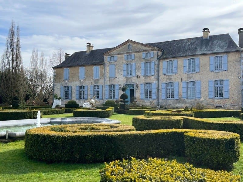 Refined 18th Century Château With Formal Gardens And Guest Apartment 3