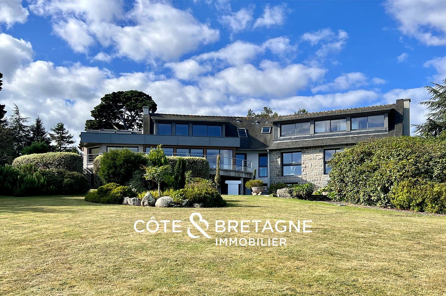 Elegant Property with Sea View and Landscaped Grounds in Étables-sur-Mer