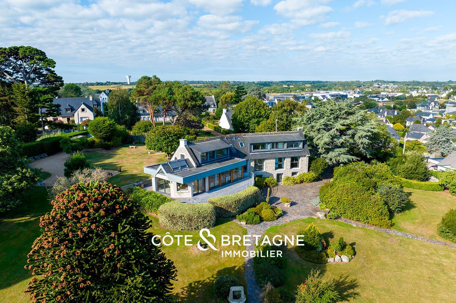 Elegant Property with Sea View and Landscaped Grounds in Étables-sur-Mer 2