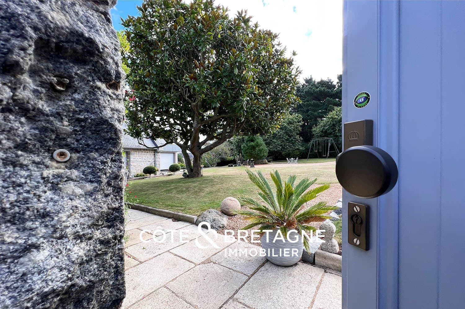 Elegant Property with Sea View and Landscaped Grounds in Étables-sur-Mer 5