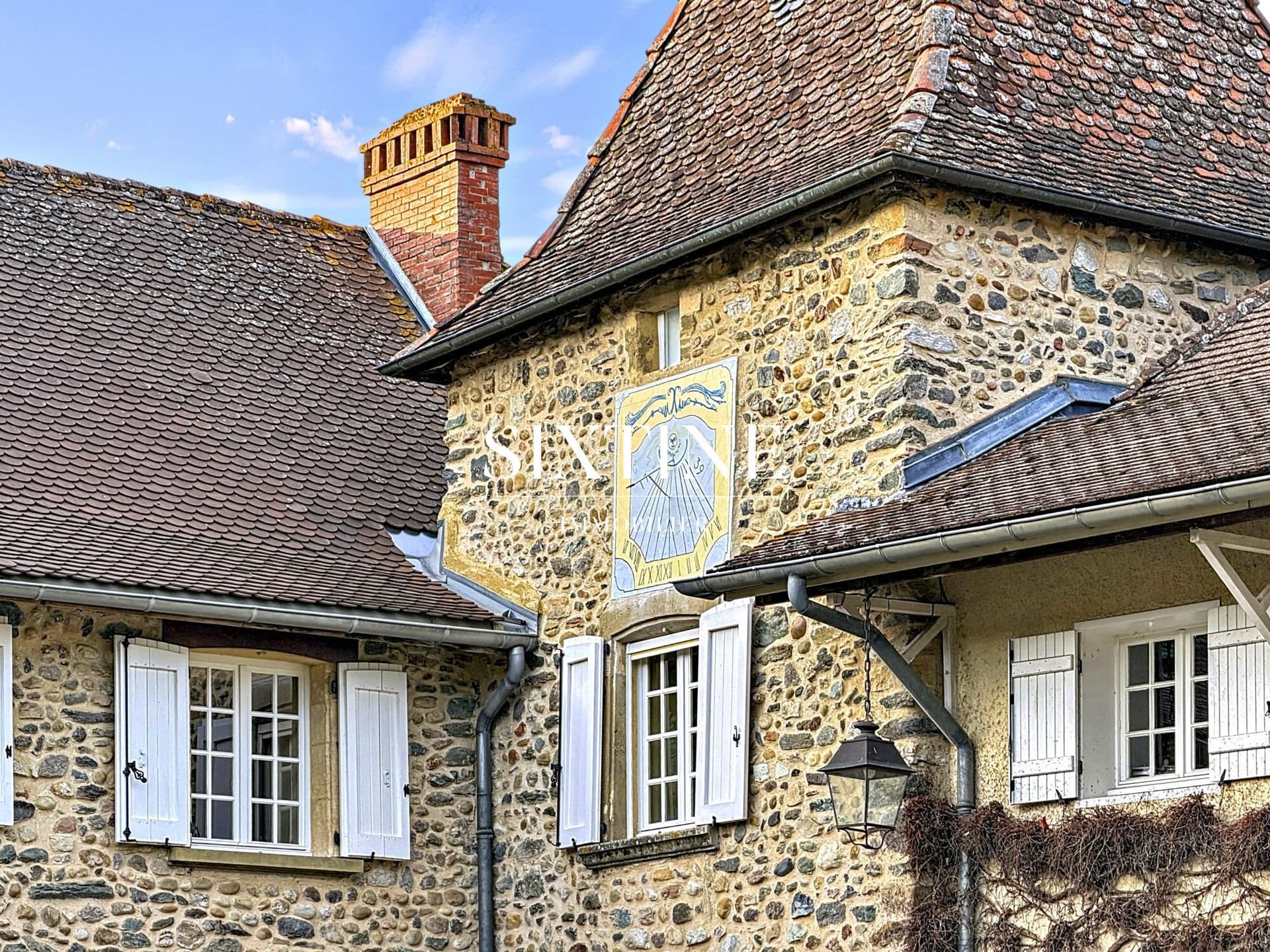 Exceptional 13th Century Manor House With Heated Pool And Walled Park 5