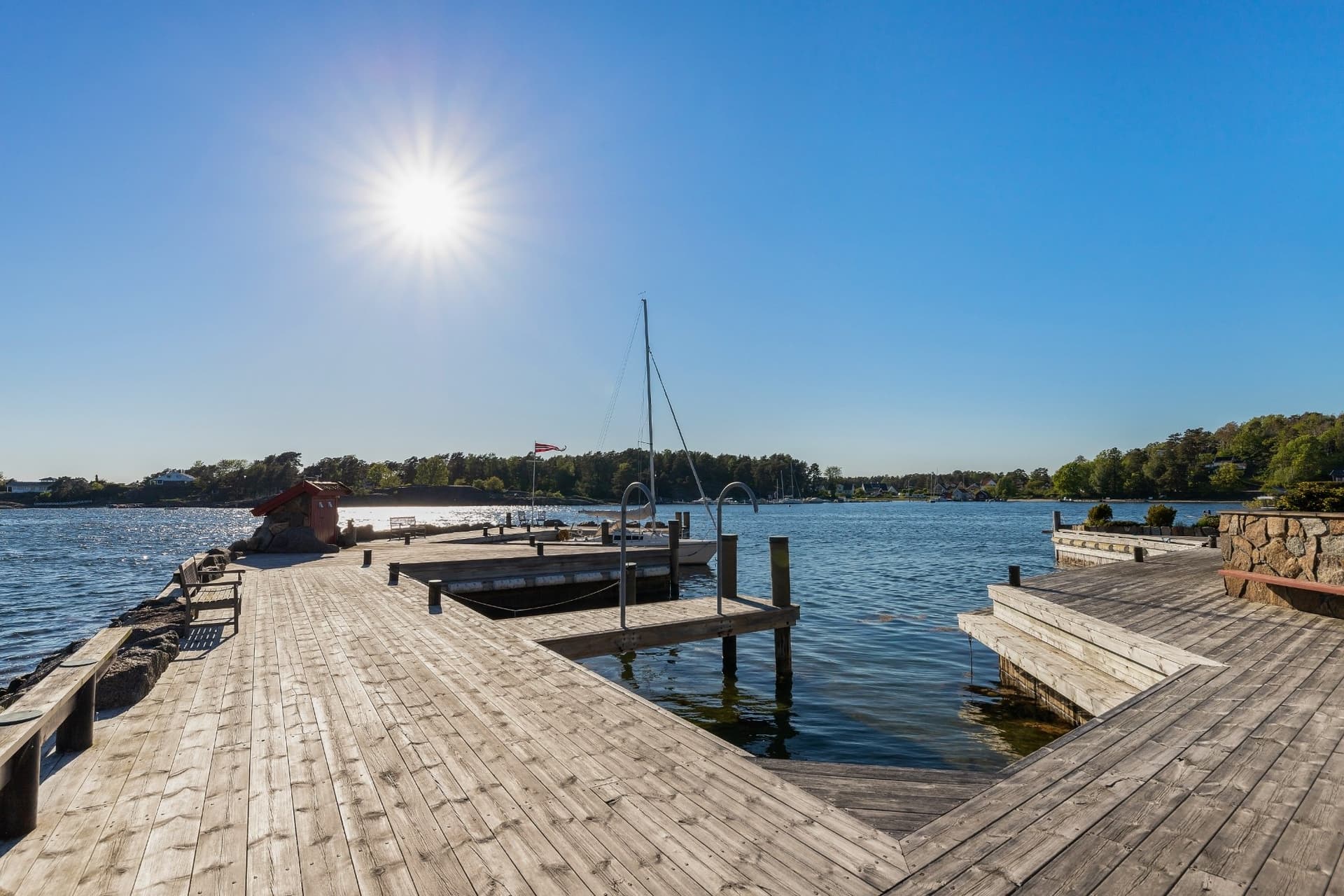 Architect-Designed Villa With Shoreline, Dock Facilities, And Stunning Sea Views 5