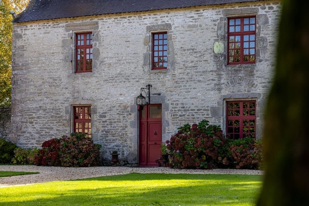 Renovated 16th Century Manor With Heated Pool And Golf Practice Area — in Guérande, France