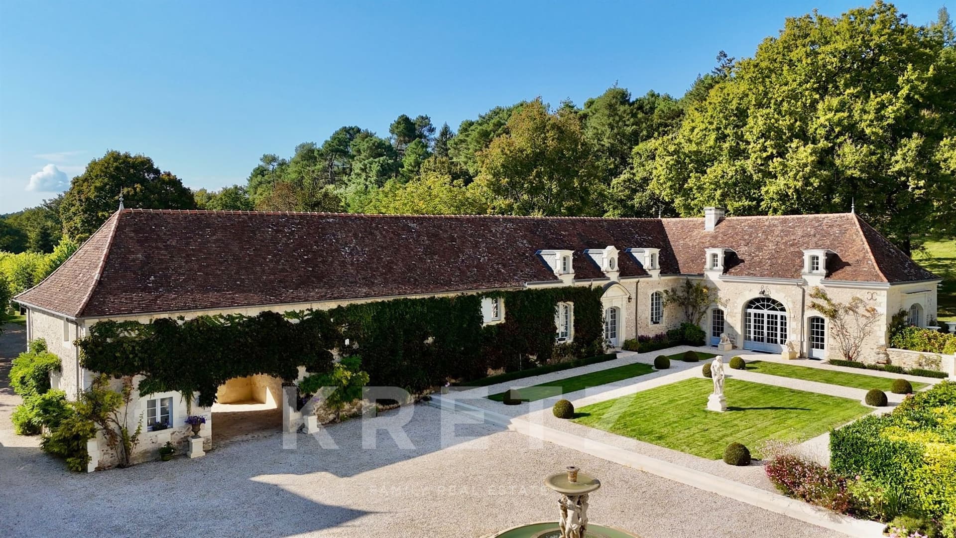 Exquisite 16th Century Château With Extensive Grounds And Luxurious Amenities 2