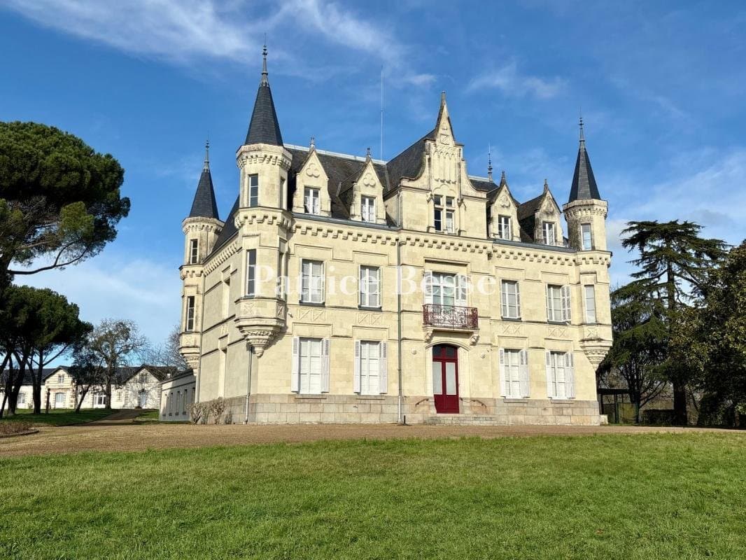 19th Century Château With Large Outbuildings In 7 Hectare Grounds 2