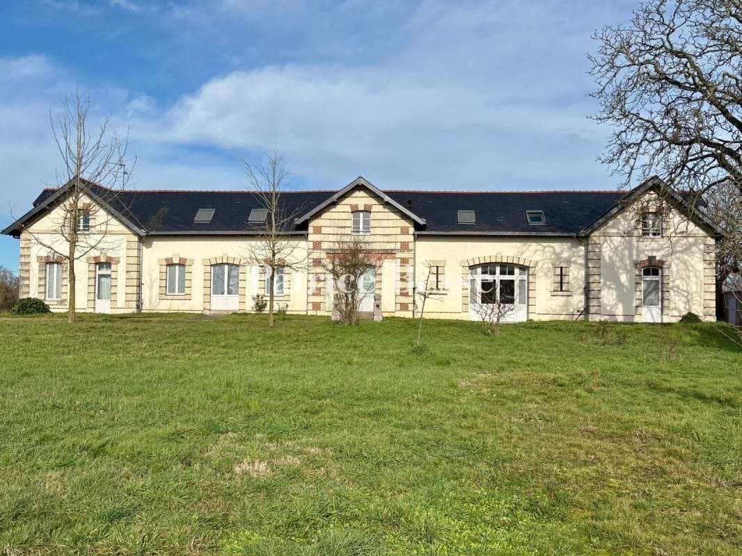 19th Century Château With Large Outbuildings In 7 Hectare Grounds 4