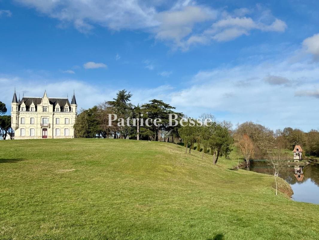 19th Century Château With Large Outbuildings In 7 Hectare Grounds 5
