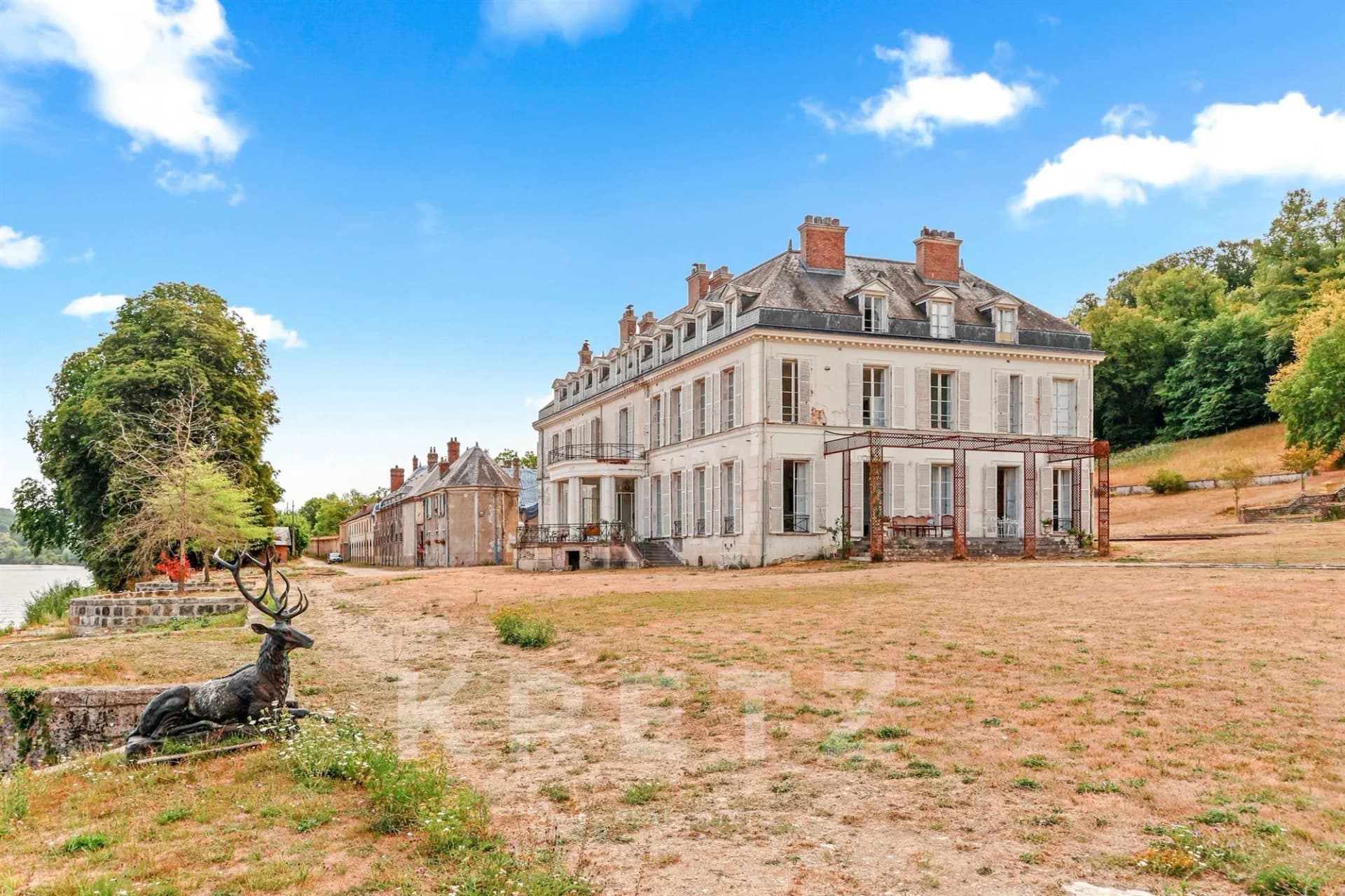 Château De La Rivière 1000.0 Sqm Exceptional Estate With Swimming Pool