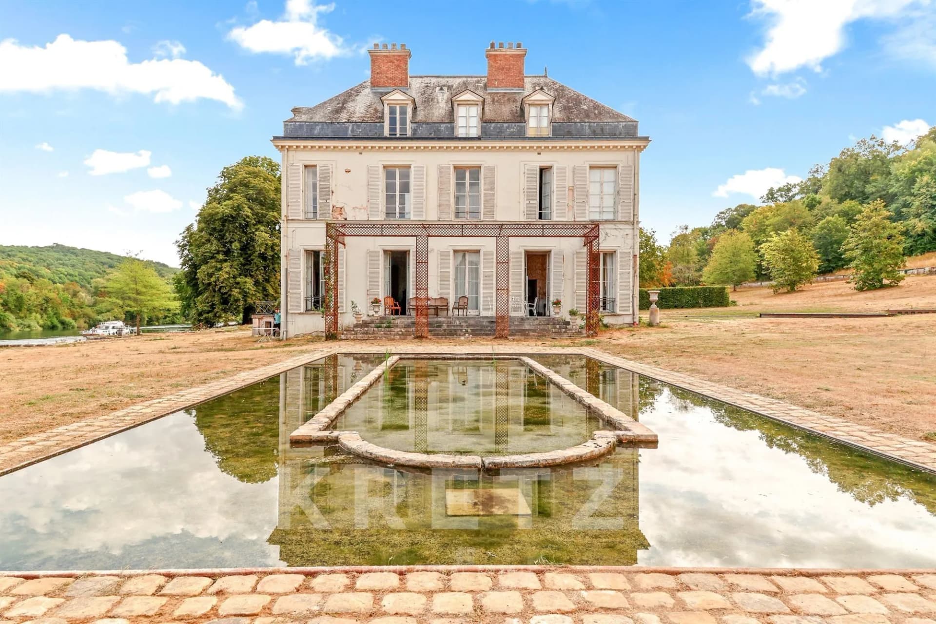 Château De La Rivière 1000.0 Sqm Exceptional Estate With Swimming Pool 2
