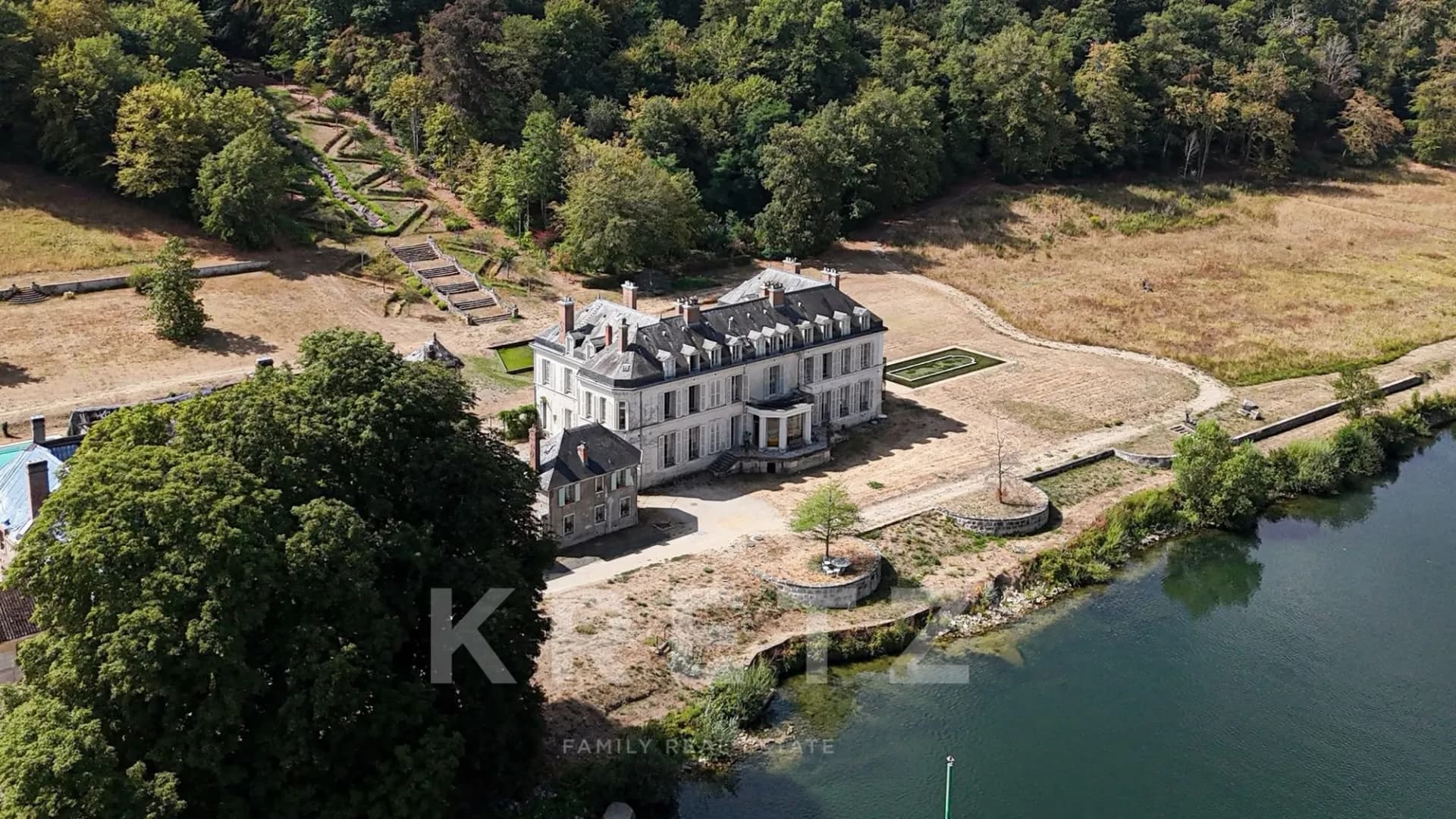 Château De La Rivière 1000.0 Sqm Exceptional Estate With Swimming Pool 3