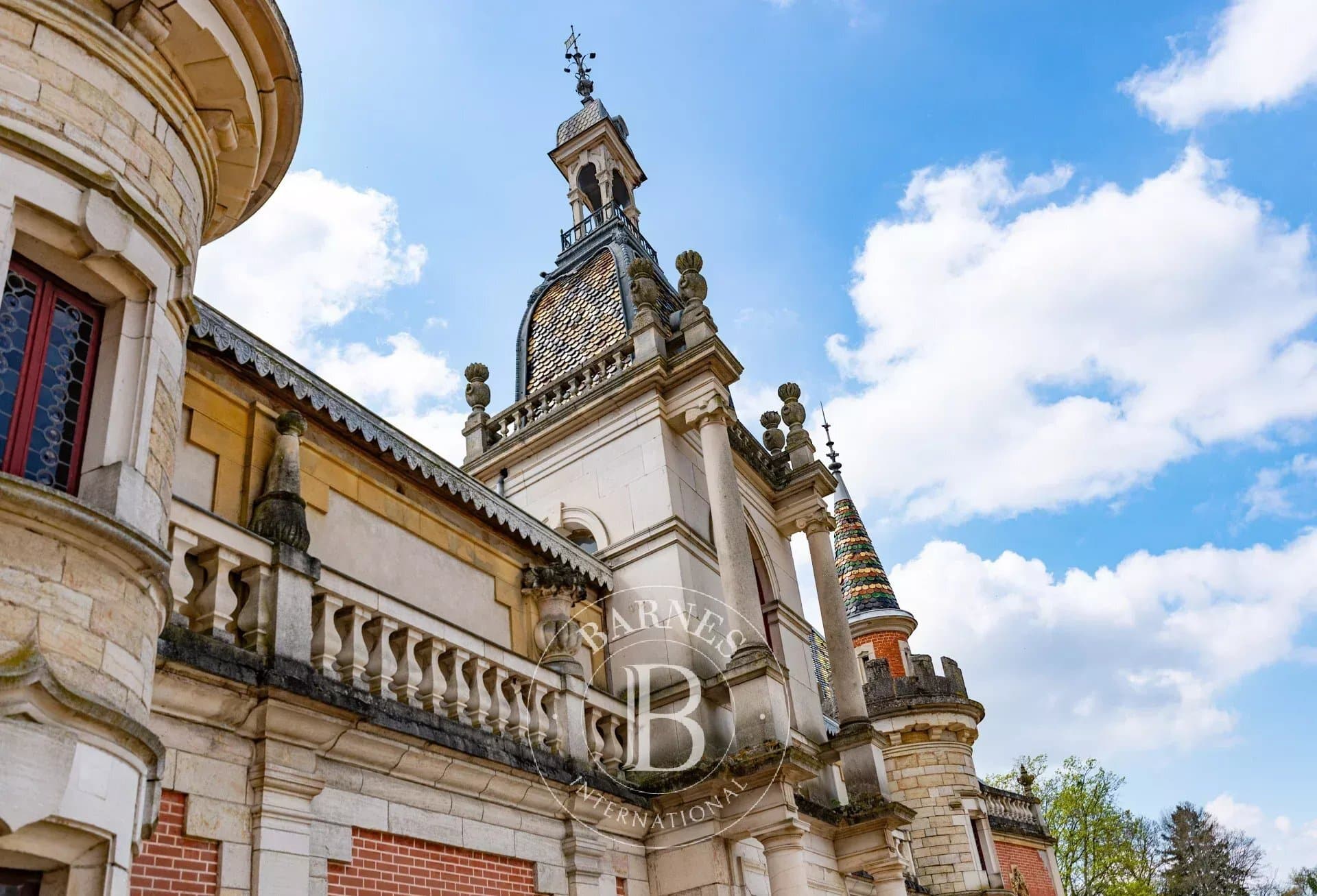 Exceptional 19th Century Château With Distinctive Outbuildings 4
