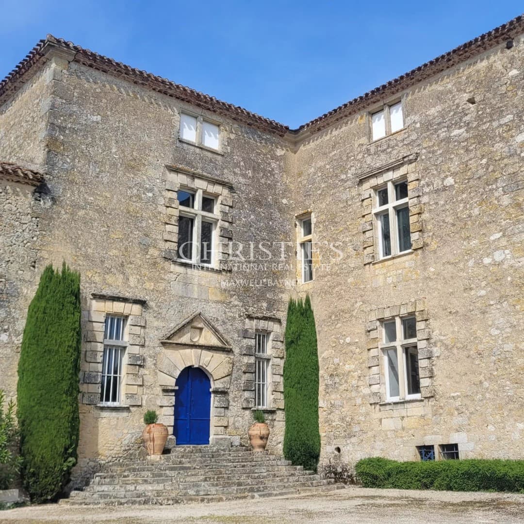 Historic 17th Century Château With Pool And Chapel — Château for sale in France