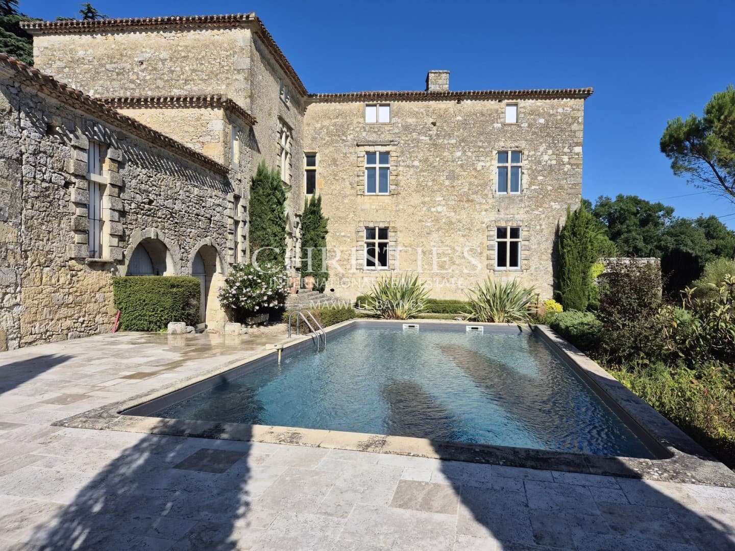 Historic 17th Century Château With Pool And Chapel 3