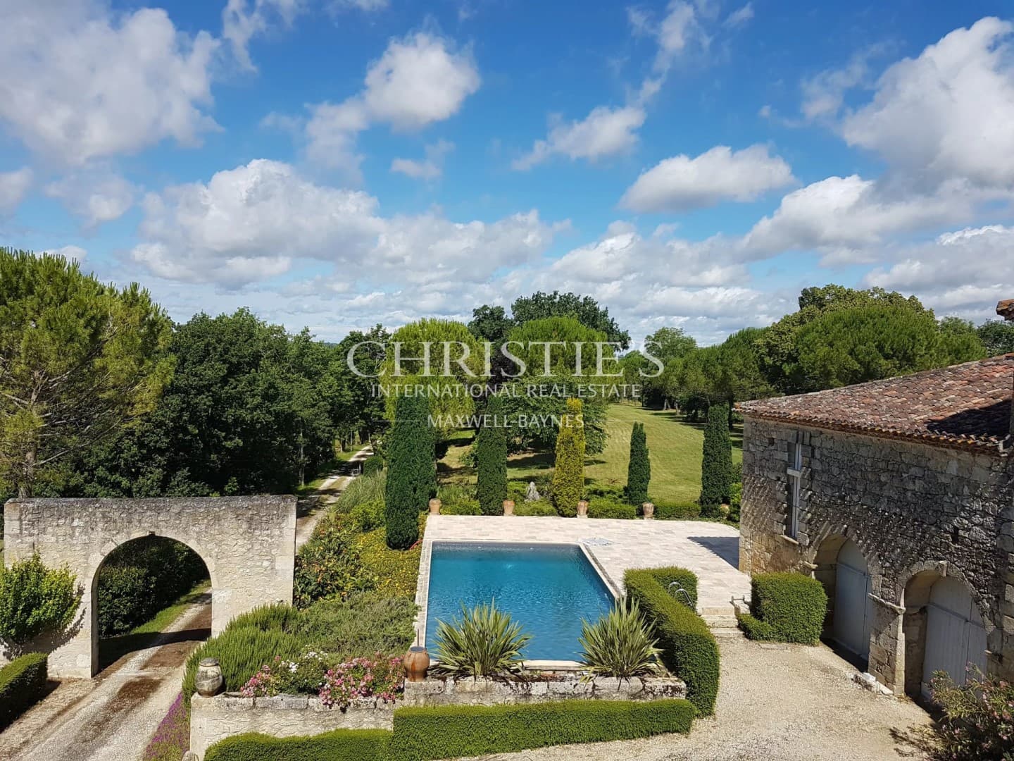 Historic 17th Century Château With Pool And Chapel 4