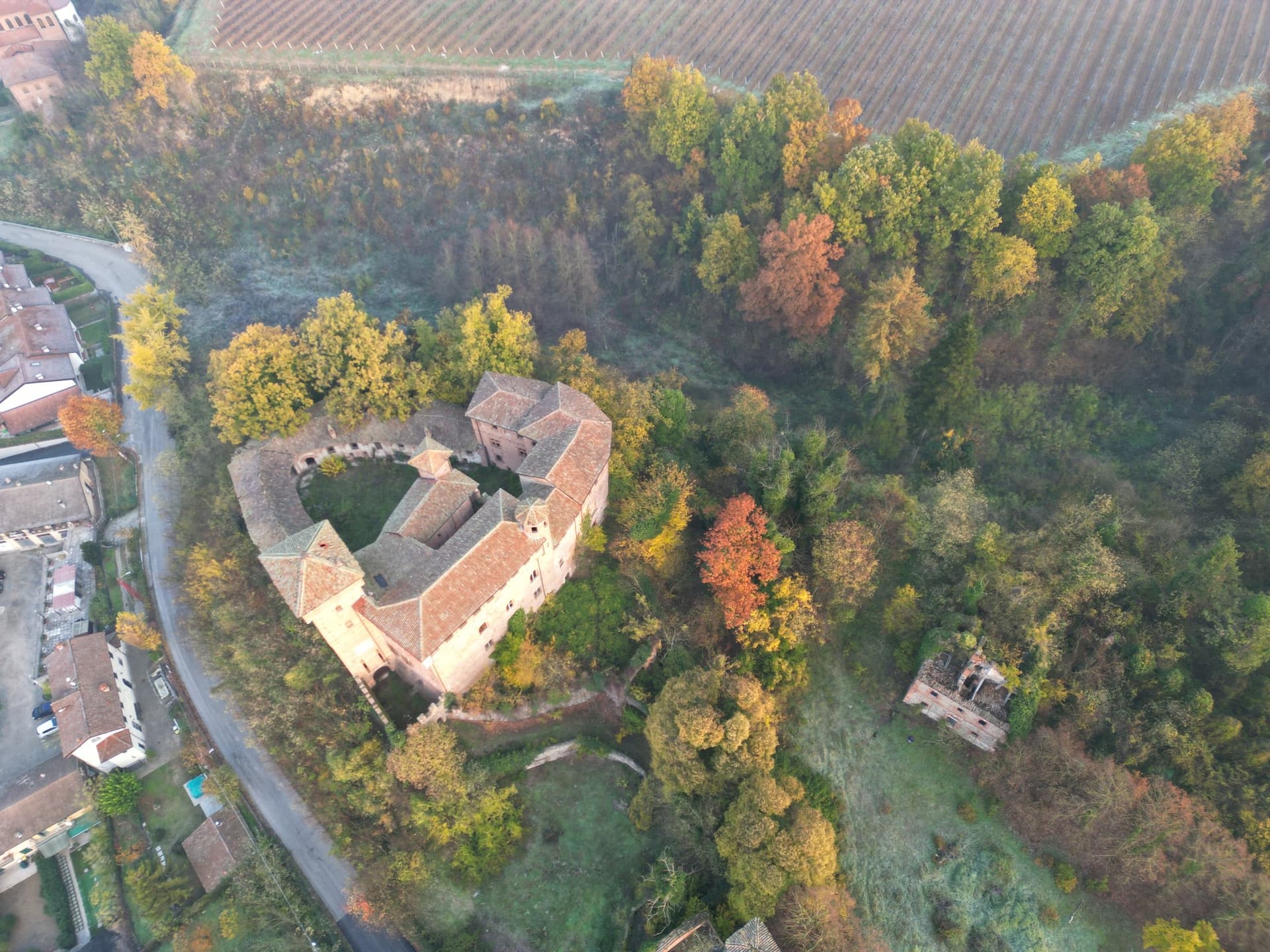 Historic Castle Estate With Development Potential in Piedmont 2