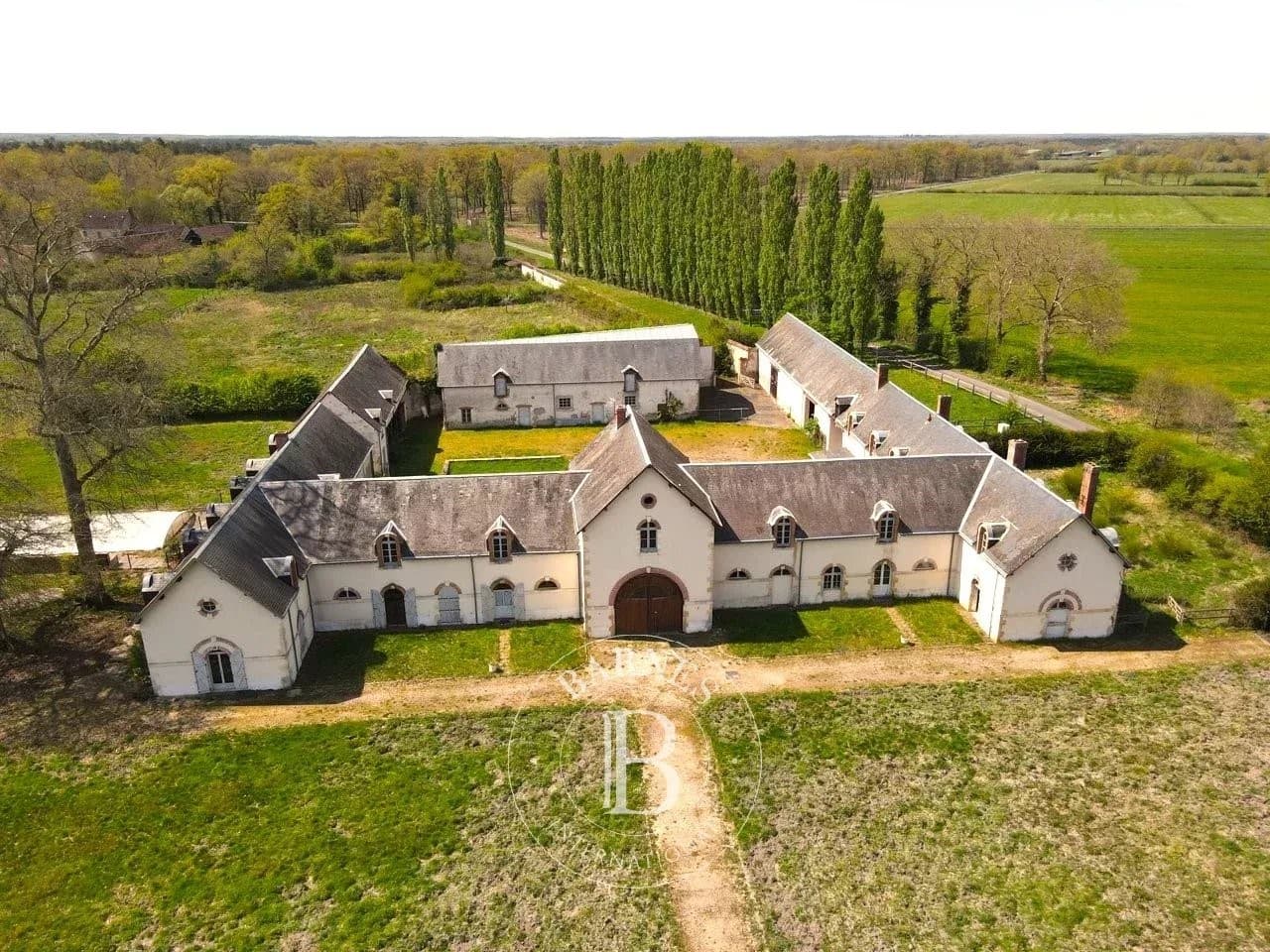 Historic Castle with 9 Bedrooms and Chapel Near Salbris 2