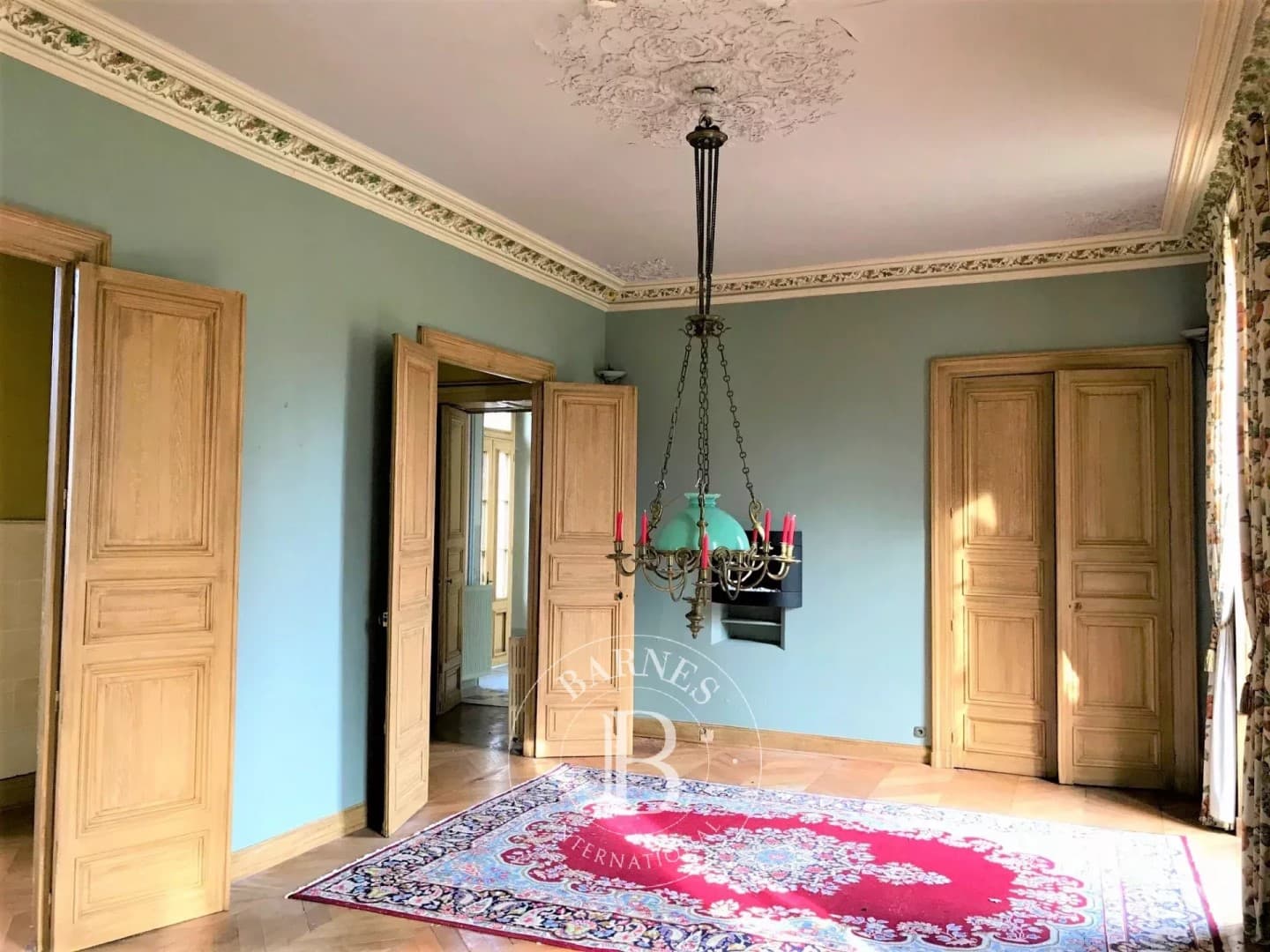Historic Castle with 9 Bedrooms and Chapel Near Salbris 4